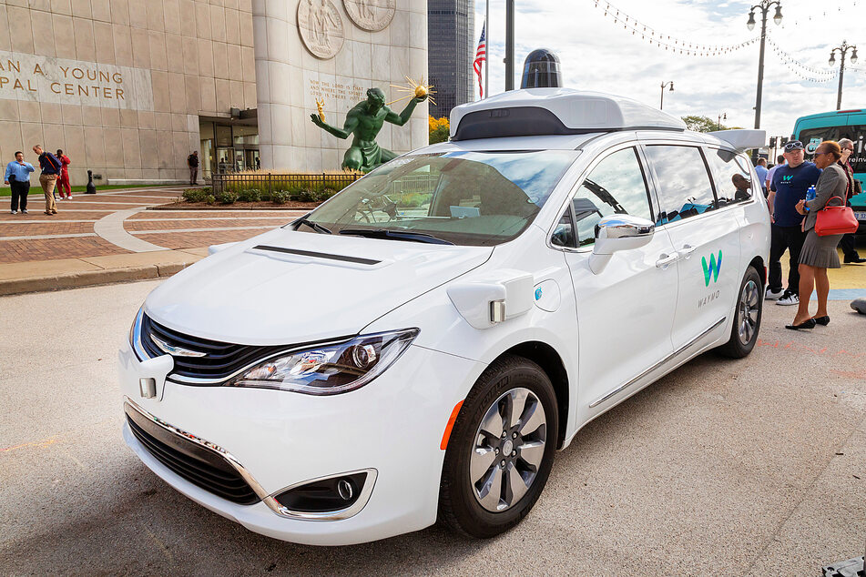 Self-driving cars on the roll in California as Waymo and Cruise get permits