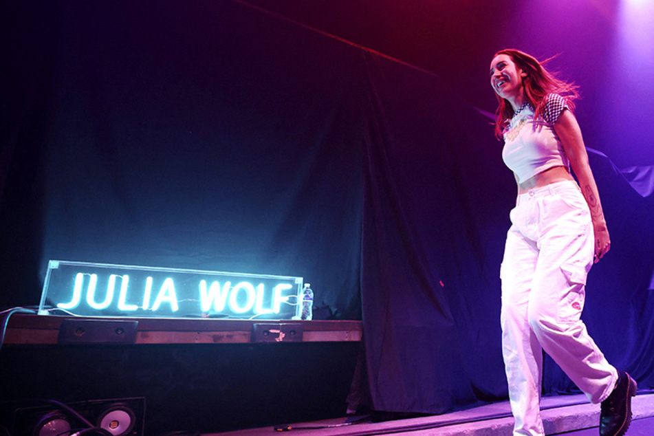 Julia Wolf stuns with Hot Killer performance in TV debut