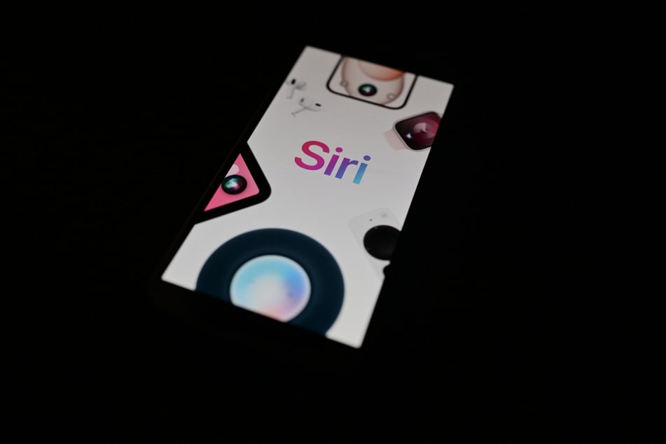 Apple had been accused of misleading customers by falsely promoting Siri's AI capabilities.