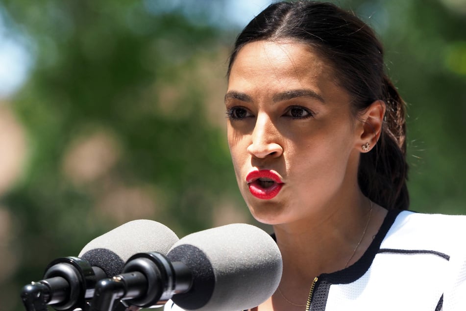 AOC announces legislation to extend pandemic unemployment checks