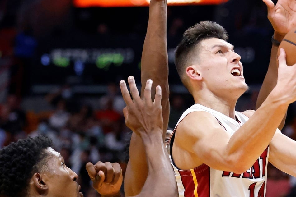 NBA: Defense helps the Heat stay top, snapping the Sixers' five-game streak