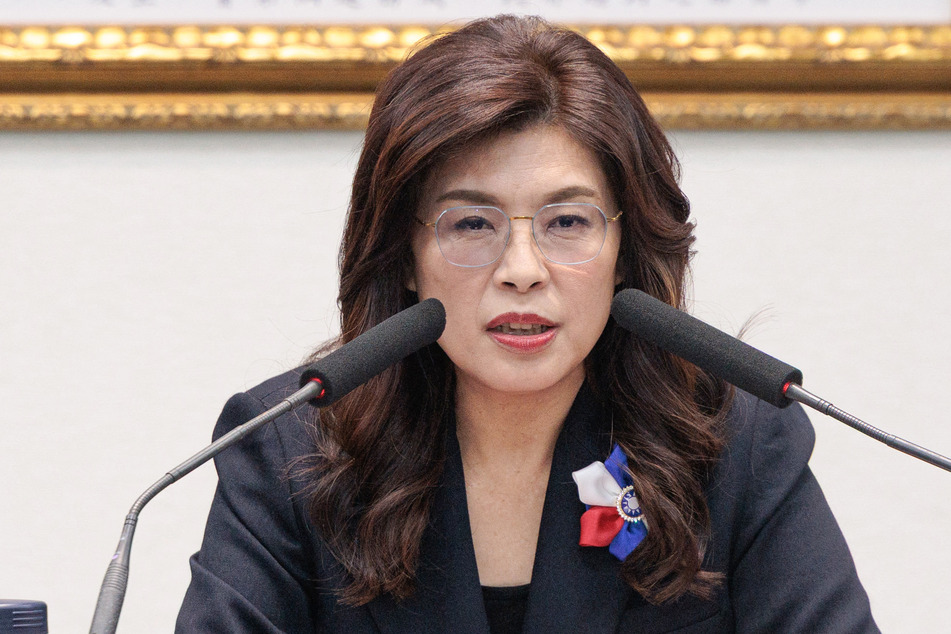 Taiwan's main opposition leader Cheng Li-wun hopes to "gain deeper trust" from the US as she prepares to visit.