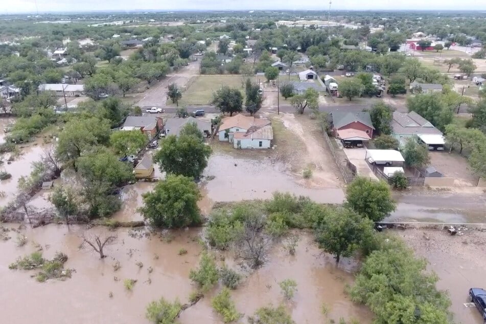 The death toll from catastrophic flash floods that hit Texas over the long July 4 weekend has risen to 100 as authorities continue to search for survivors.