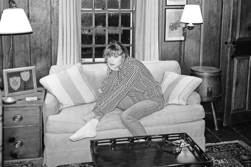 invisible string is about Taylor Swift's love life.