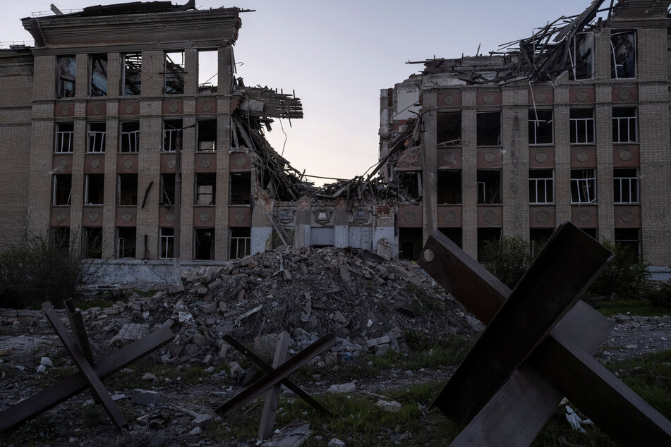 Russian attacks on Ukraine have continued despite Vladimir Putin's "Easter truce" announcement, Volodymyr Zelensky said.