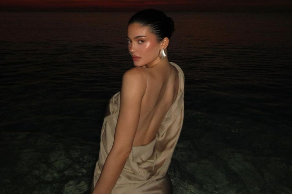 A fashion designer has accused Kylie Jenner of stealing her ideas for the reality star's Khy clothing line.