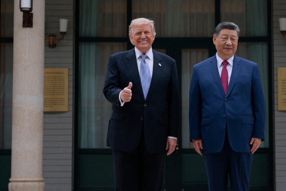 President Donald Trump's (l) tariff policy is likely to take center stage during his summit with Chinese President Xi Jinping (r) in Washington next week, the first such meeting since he visited Beijing in May.