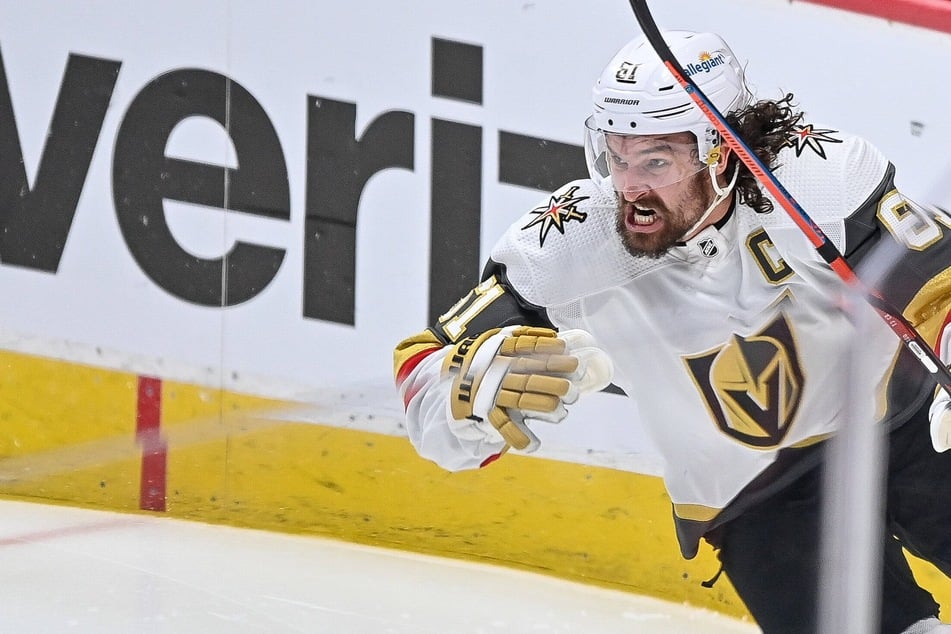 NHL Playoffs: The Golden Knights win four straight to roll over the Avs in game six!