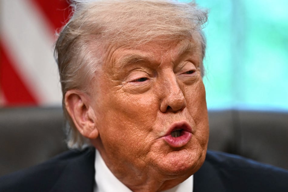 Presiden Trump has given the EU until July 4 to ratify its trade deal or face "much higher" tariffs.