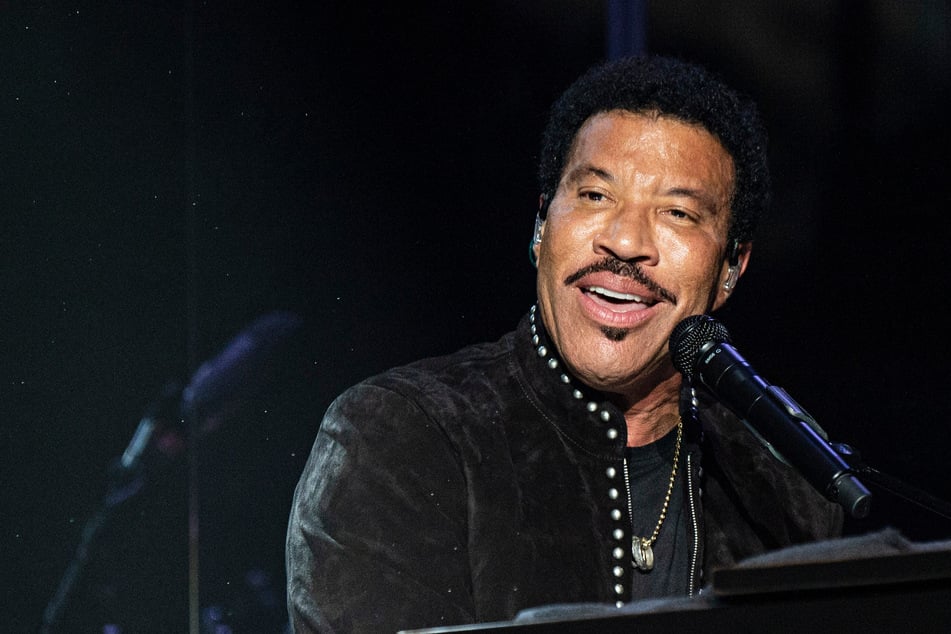 Singer Lionel Richie admitted to ICU after on-stage health scare