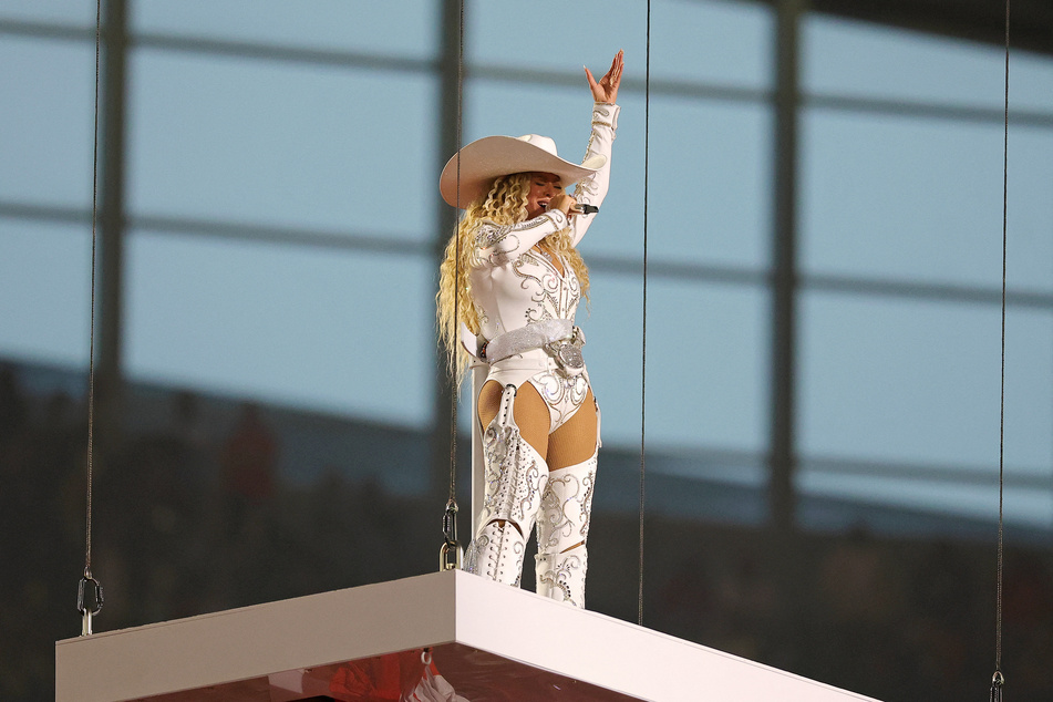 Beyoncé joins exclusive Forbes club after money-spinning year!