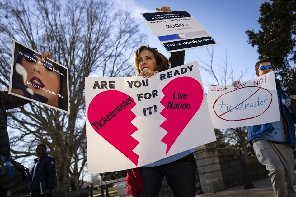 Senate takes on ticketing industry with new bills after Ticketmaster debacle