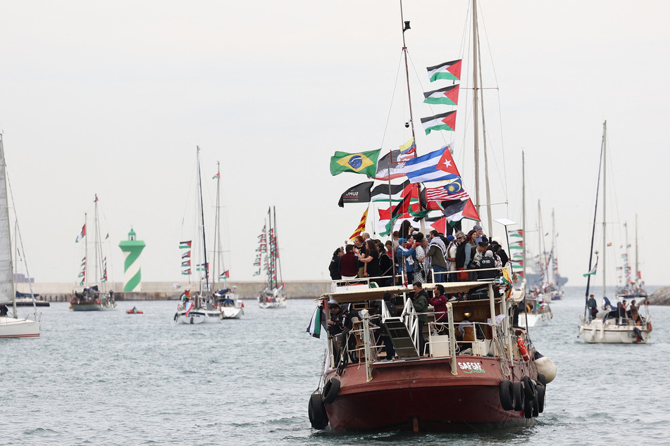 Gaza flotilla activists say they were "illegally surrounded" by Israeli military boats near Greece