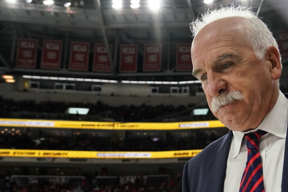 Panthers' coach quits over revealed role in Blackhawks abuse cover-up scandal