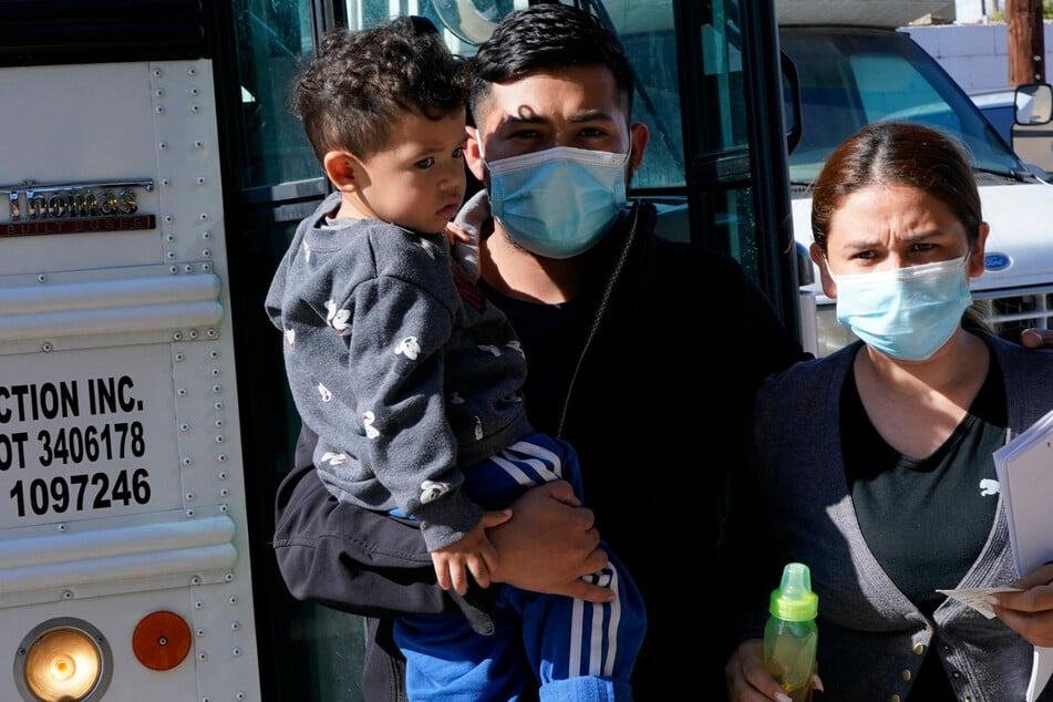 Federal judge blocks Texas governor's migrant transport ban – for now