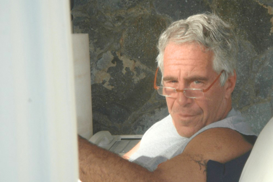 Epstein reportedly penned note before death that has been hidden for years