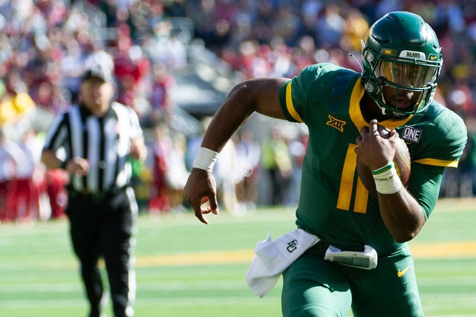 Bears quarterback Gerry Bohanon ran the ball in for a touchdown during the second half.