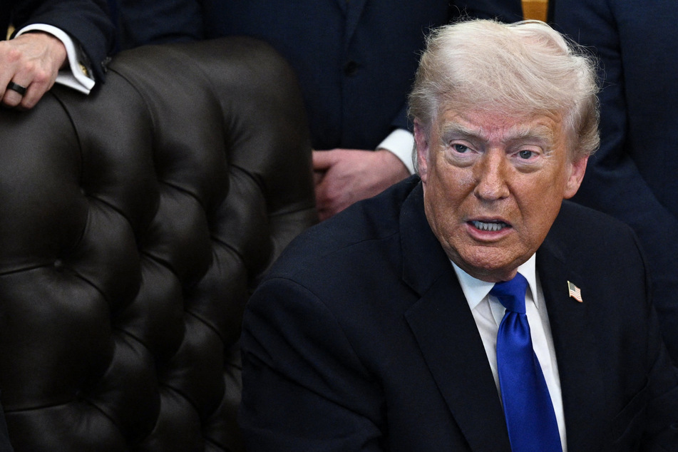 Trump refuses to wear bulletproof vest because he doesn't want to look "20 pounds heavier"