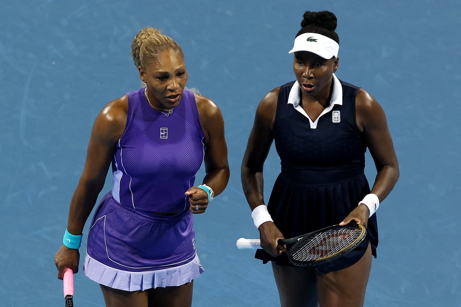 Serena Williams (l.) and Venus Williams (r.) of the US confer while playing Marta Kostyuk of Czechia and Peyton Stearns of the US during day seven of the Cincinnati Open on August 17, 2026.