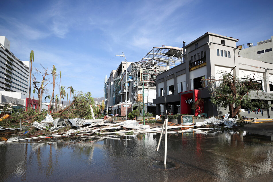 Hurricane Otis devastated the Mexican beach resort city of Acapulco, killing at least 27 people and causing serious damage.