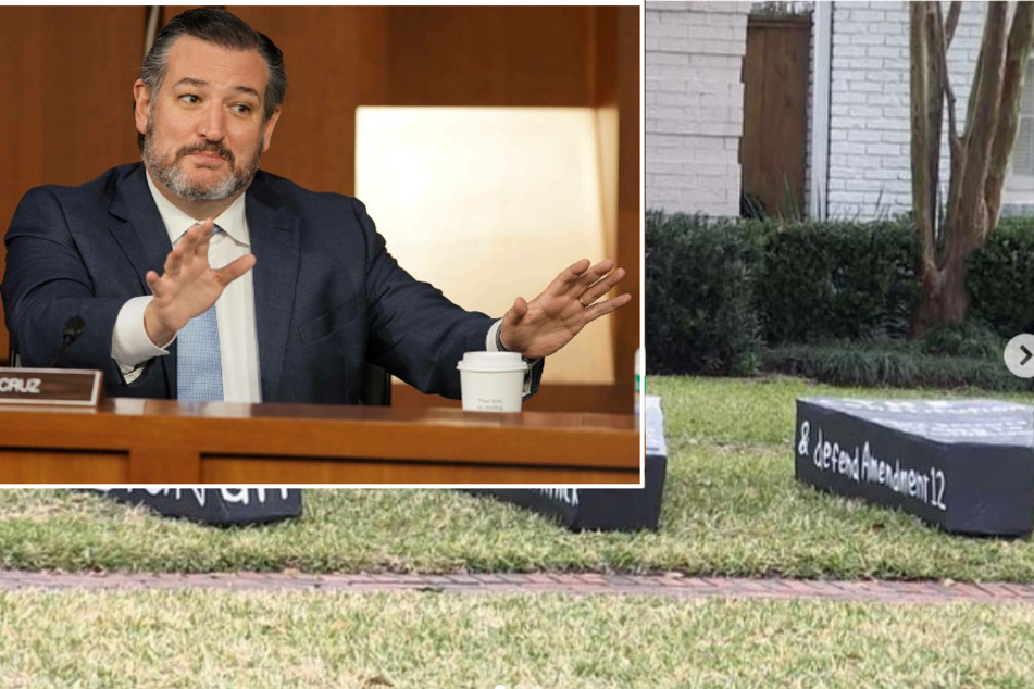 Ted Cruz is getting messages from beyond the grave on his front lawn