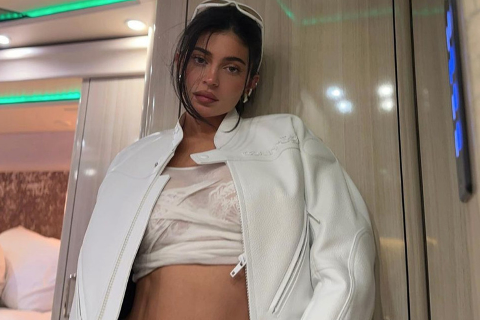 Kylie Jenner slammed the "beauty standards" her family may contribute to in the official trailer for The Kardashians.
