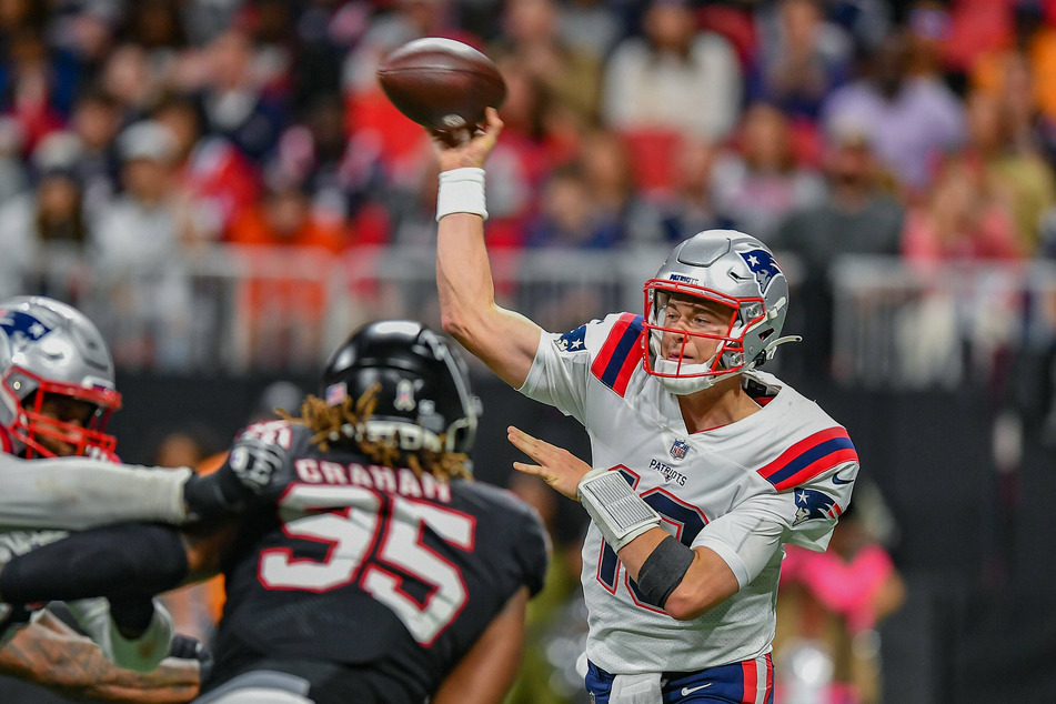 New England quarterback Mac Jones threw for his team's only touchdown in the win over Atlanta.