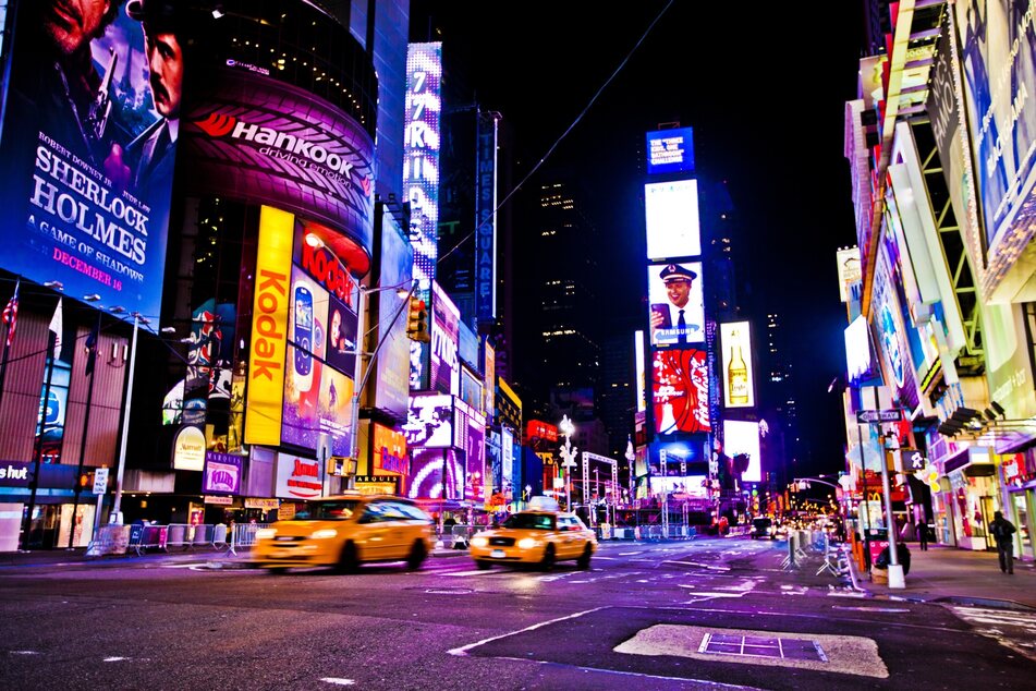 Times Square shooting leaves three teens wounded after argument
