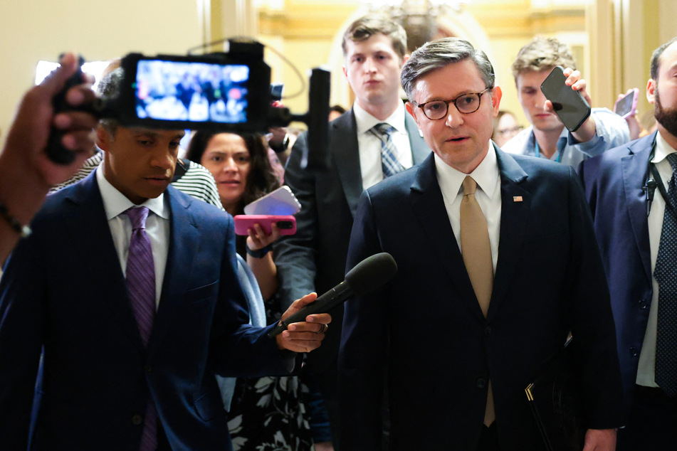 Speaker Mike Johnson again loses control of the House floor, asks members to leave early