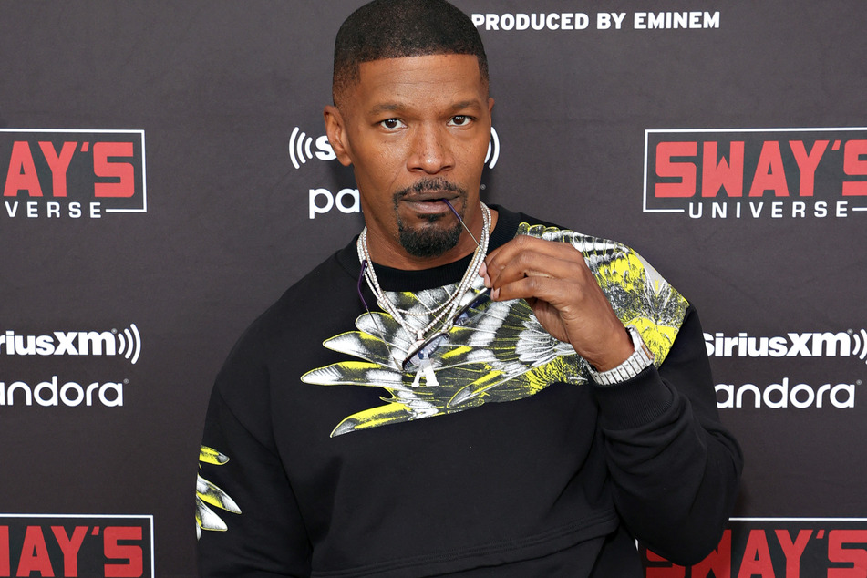 Jamie Foxx continued his time in Chicago by doing a good deed for a fan.
