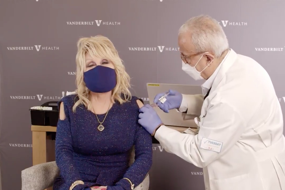 Dolly Parton celebrates getting vaccine by singing Jolene!