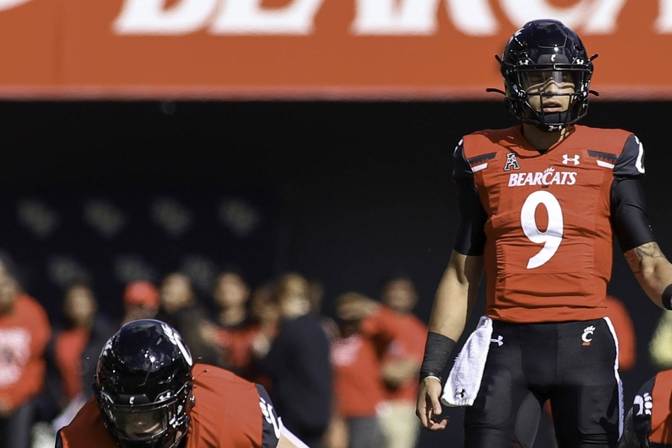 NCAA Football: Cincinnati seals perfect season with big win over Pirates