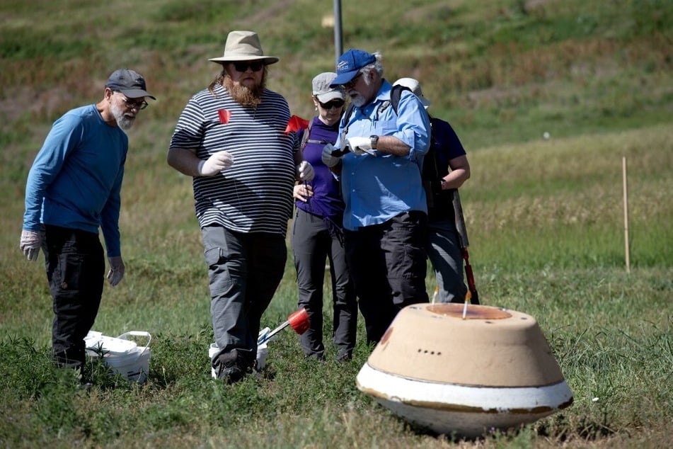 Francis McCubbin (l.), NASA Johnson Space Center's astro materials curator, during NASA's first major asteroid sample recovery rehearsal for its OSIRIS-REx mission.