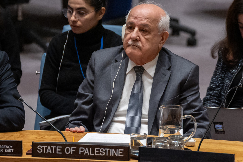 The Palestinian ambassador to the UN, Riyad Mansour, said there were only two forces able to "respond to the prevailing disastrous conditions and restore life and hope for the Palestinian people" – the Palestinian government and UNRWA.