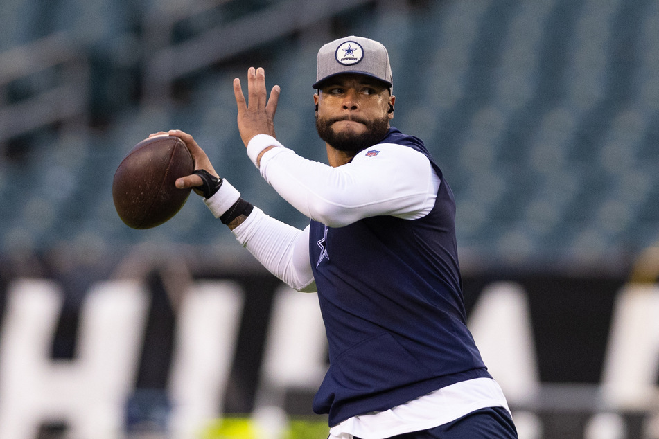 Dallas Cowboys quarterback Dak Prescott throws the ball before a game against the Philadelphia Eagles at Lincoln Financial Field.