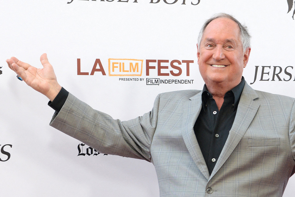 Singer and songwriter Neil Sedaka has passed away at age 86.