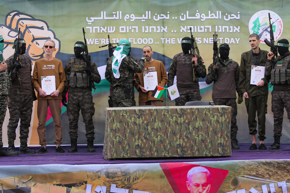 Hamas delays hostage release "until further notice" and makes new accusations against Israel