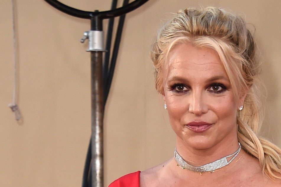 Britney Spears' former friend worries pop star is going "off the rails"