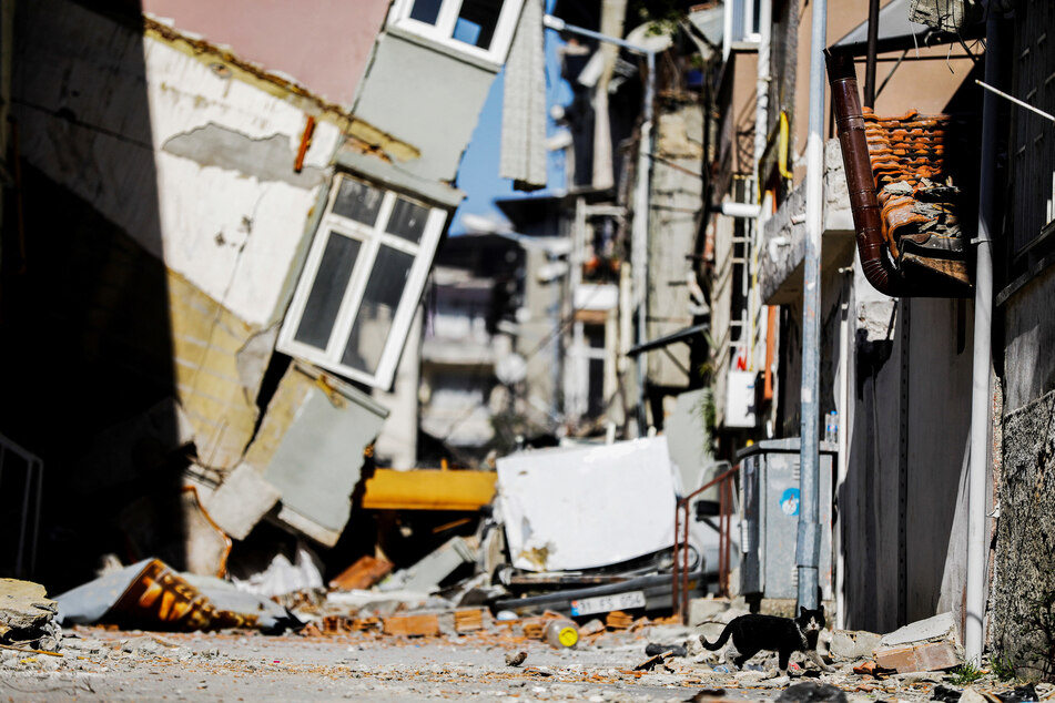 Turkey sees tens of thousands of buildings damaged in earthquake
