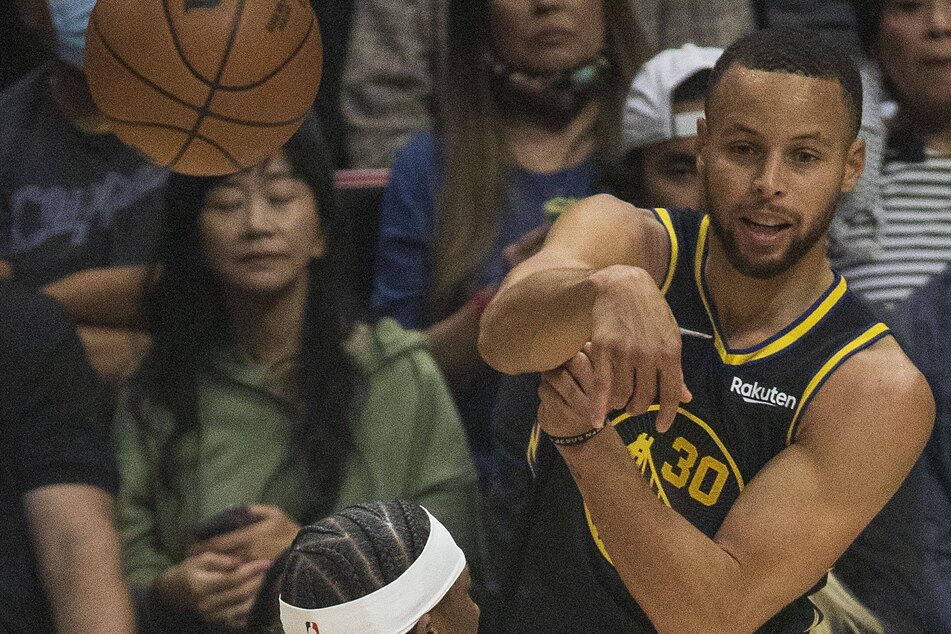 NBA: The Warriors crush the Clippers as Curry beats his own record!