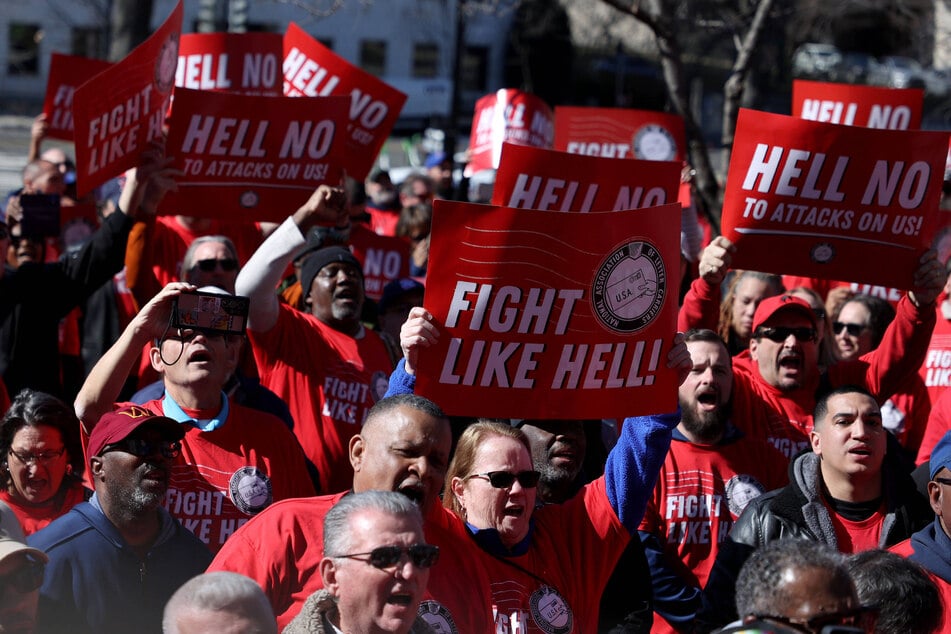 US Postal Service workers say "Hell no!" to Trump's privatization plan in Capitol Hill rally