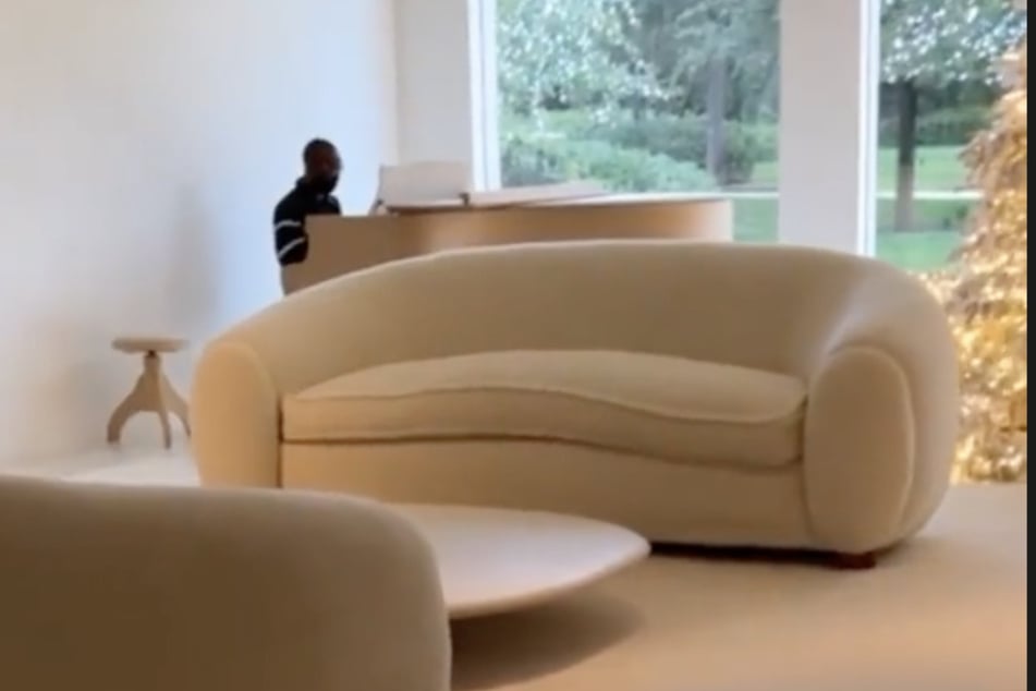 Kim Kardashian records Grammy-winning artist Philip Cornish playing holiday tunes in her home for her children.