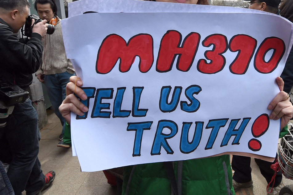 MH370 hunt resumes as drones dive into Malaysia Airlines mystery
