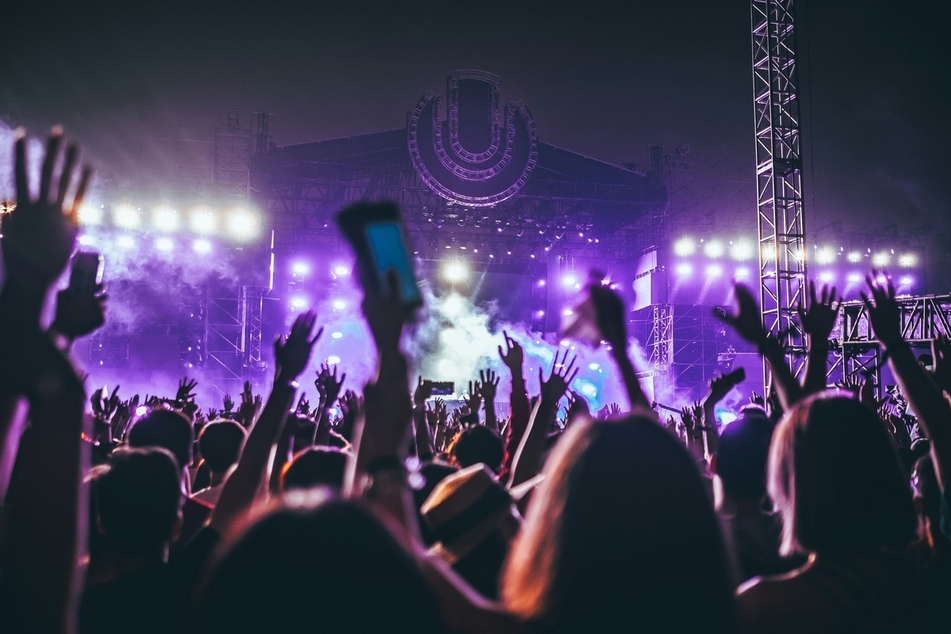 Song lyrics getting simpler and more repetitive, study says