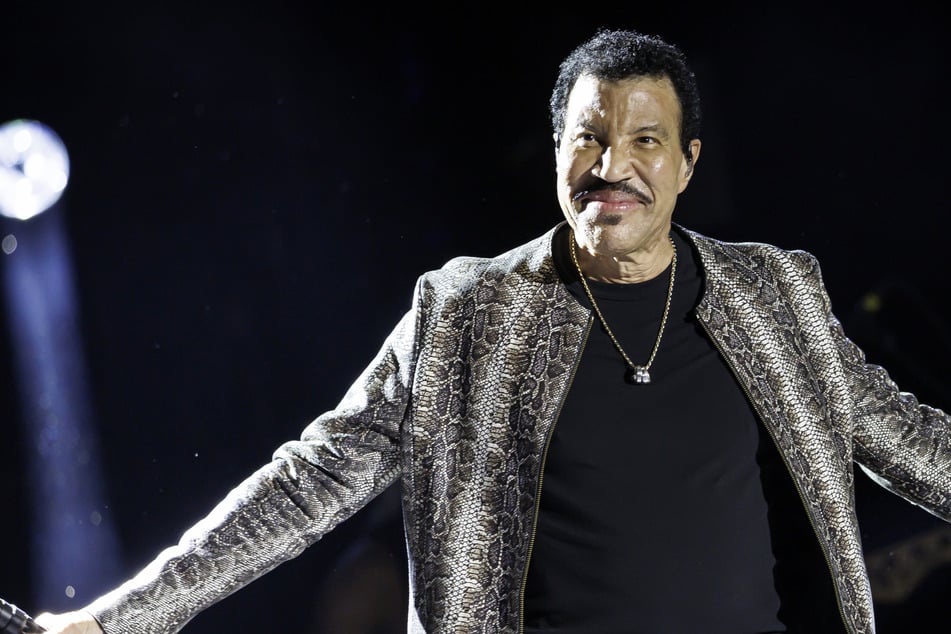 Lionel Richie abruptly ends concert after suffering on-stage health scare