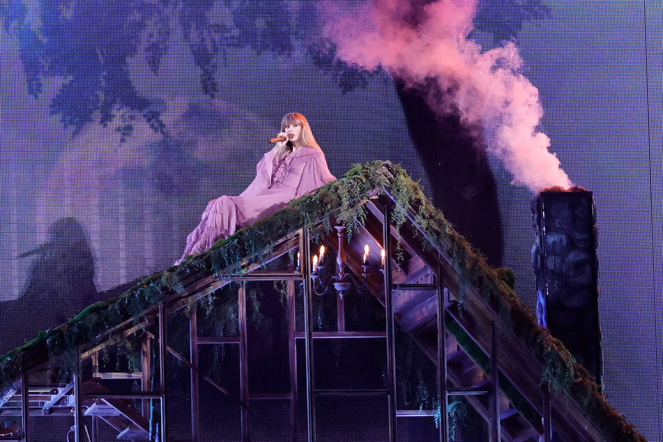 Taylor Swift swapped invisible string for the 1 on The Eras Tour setlist shortly before news of her breakup went public.