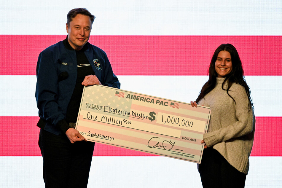 Over the weekend, Elon Musk (l.) presented checks of $1 million to two voters and $100 each to other voters who signed his petition.