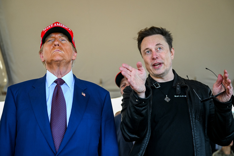 Elon Musk speaks with US President-elect Donald Trump (l.) as they watch the launch of the sixth test flight of the SpaceX Starship rocket on November 19, 2024 in Brownsville, Texas.