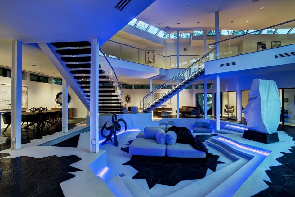 Houstonians are getting a peak at the inside of the "Darth Vader House" for the very first time!