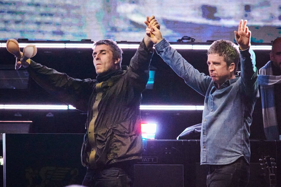 Oasis kicks off North American tour in "life-long dream" for fans